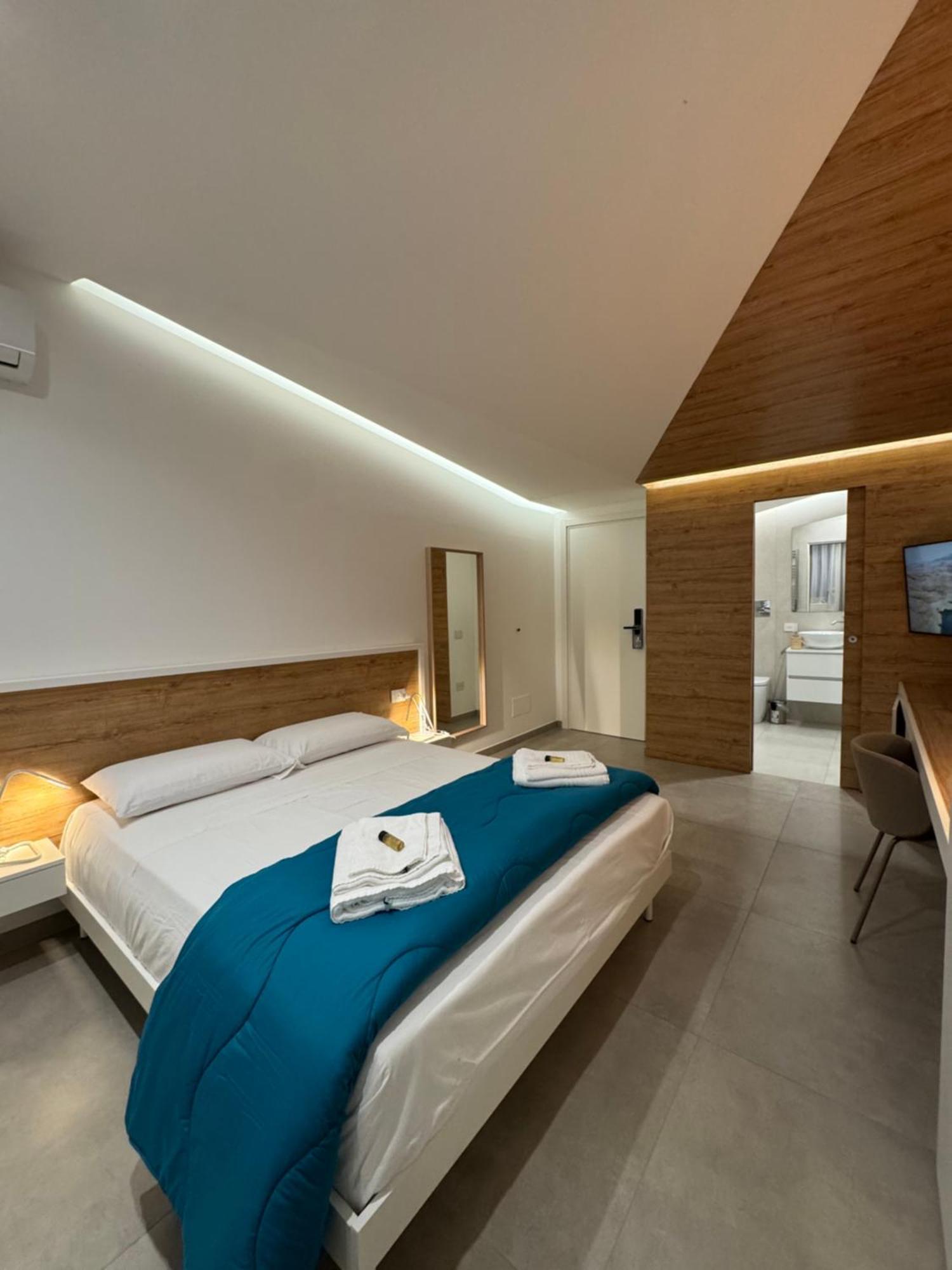 Space Tower Rooms Неаполь Екстер'єр фото